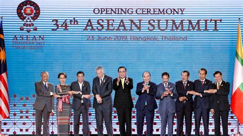  La Cumbre del ASEAN 2017: Un Vistazo al Liderazgo de Nguyen Xuan Phuc en la Diplomacia Regional